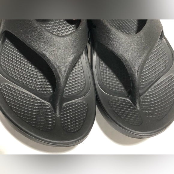 OOFOS Black Comfort Sandals - Picture 8 of 10
